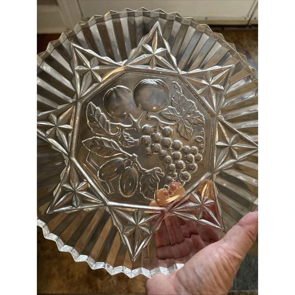Vintage Federal Glass Pioneer Intaglio Pattern Ruffled Edge Bowl Fruit Center‎